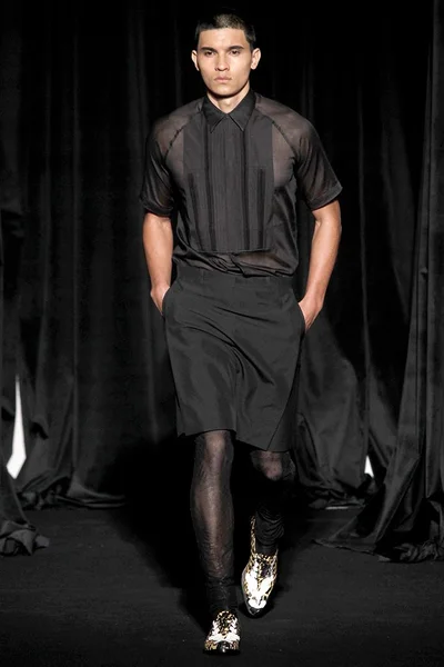 Look 17
